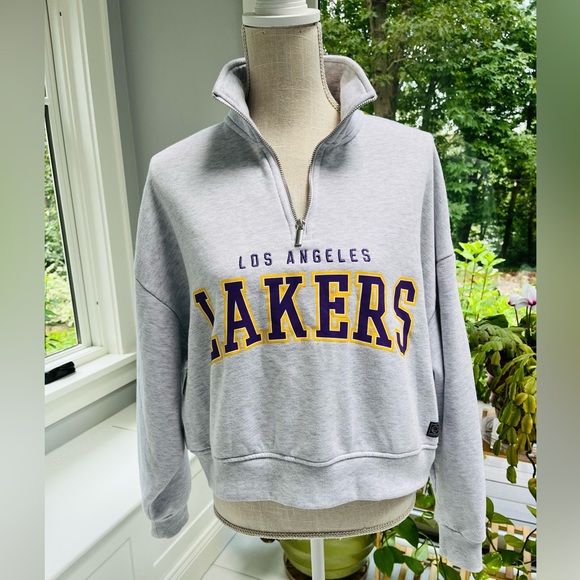 Los Angeles Lakers official NBA zip-up - Picture 3 of 5